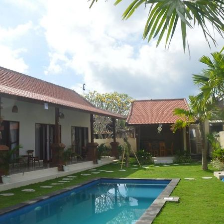 Wiryaroja Guest House Canggu  Exterior photo